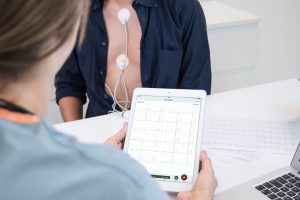 A cardiologist performing an ECG and a patient wearing Cardiosecur pro